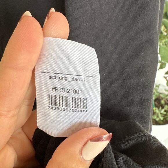 Mott & Bow 100% Cotton Black Long Sleeve Crew Tee Driggs, Size L, EUC - Picture 5 of 5